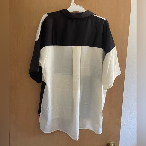 SOLD Vici Fenella Button Down Top - Picture 5 of 5